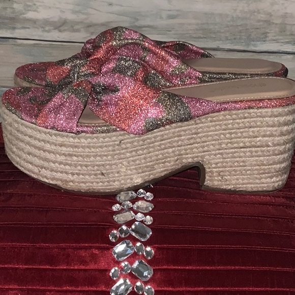 Coral Glitter Platform Sandal - Picture 5 of 9